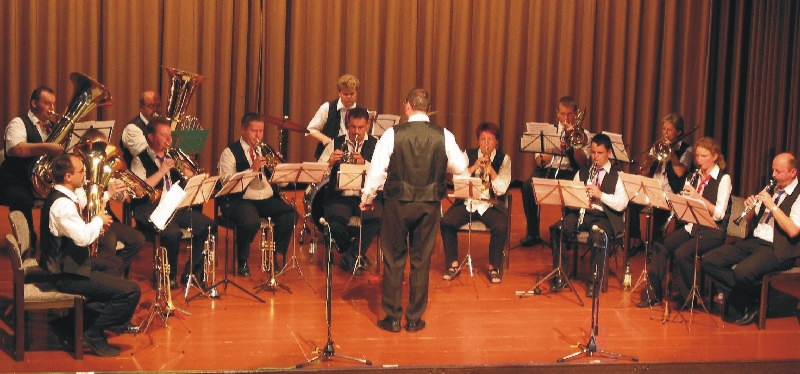 2004: Die kleine Blasmusik - erstes Konzert.jpg
